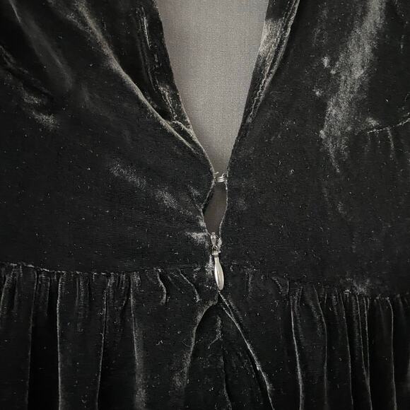 Lindsey Thornburg Deep V-Neck Black Velvet Dress - Picture 6 of 7